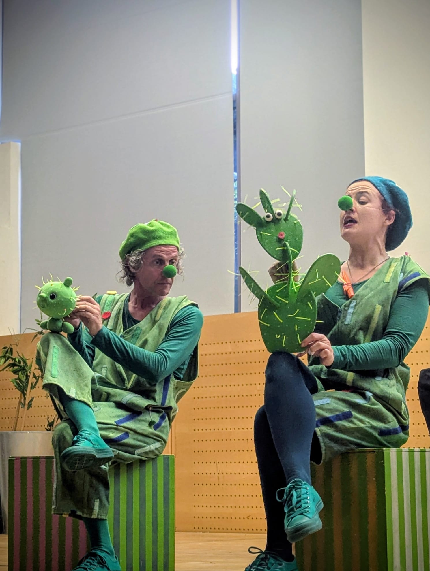 „Гушни ме“ – вълнуваща среща с актьорите от ДКТ Бургас